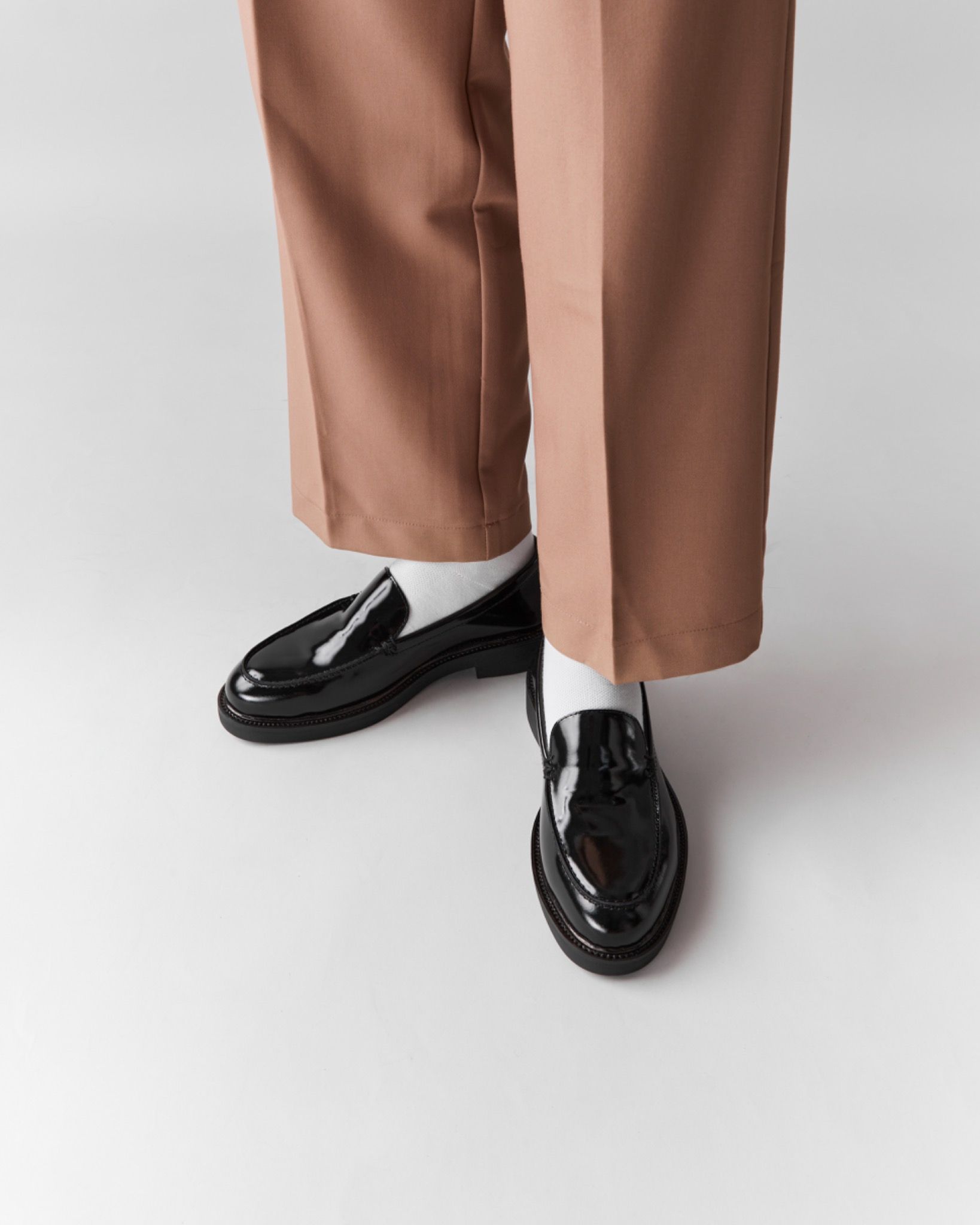 THE ELEGANT WOLF LOAFER - SHINY BLACK