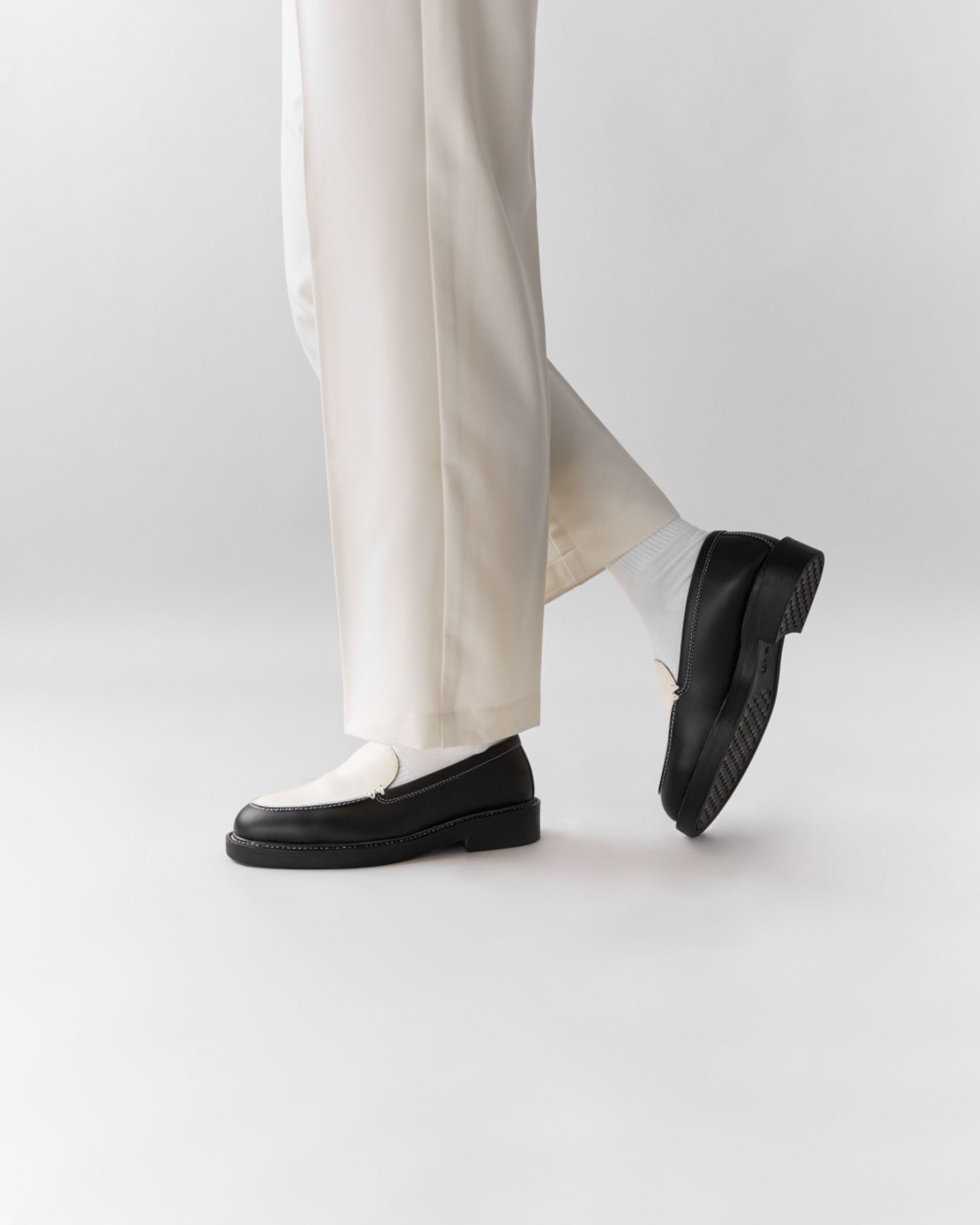 THE ELEGANT WOLF LOAFER - BLACK & OFFWHITE