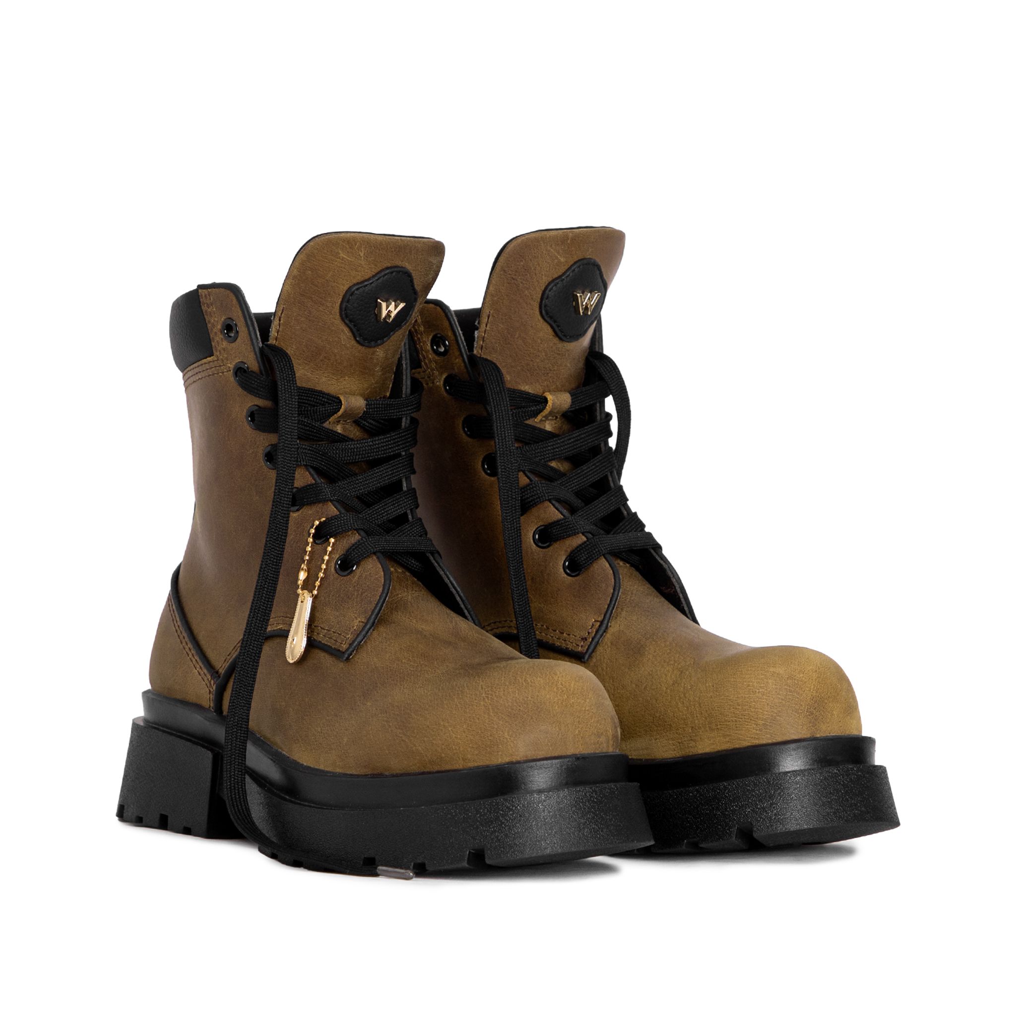 THE GIGANTIC WOLF COMBAT BOOT