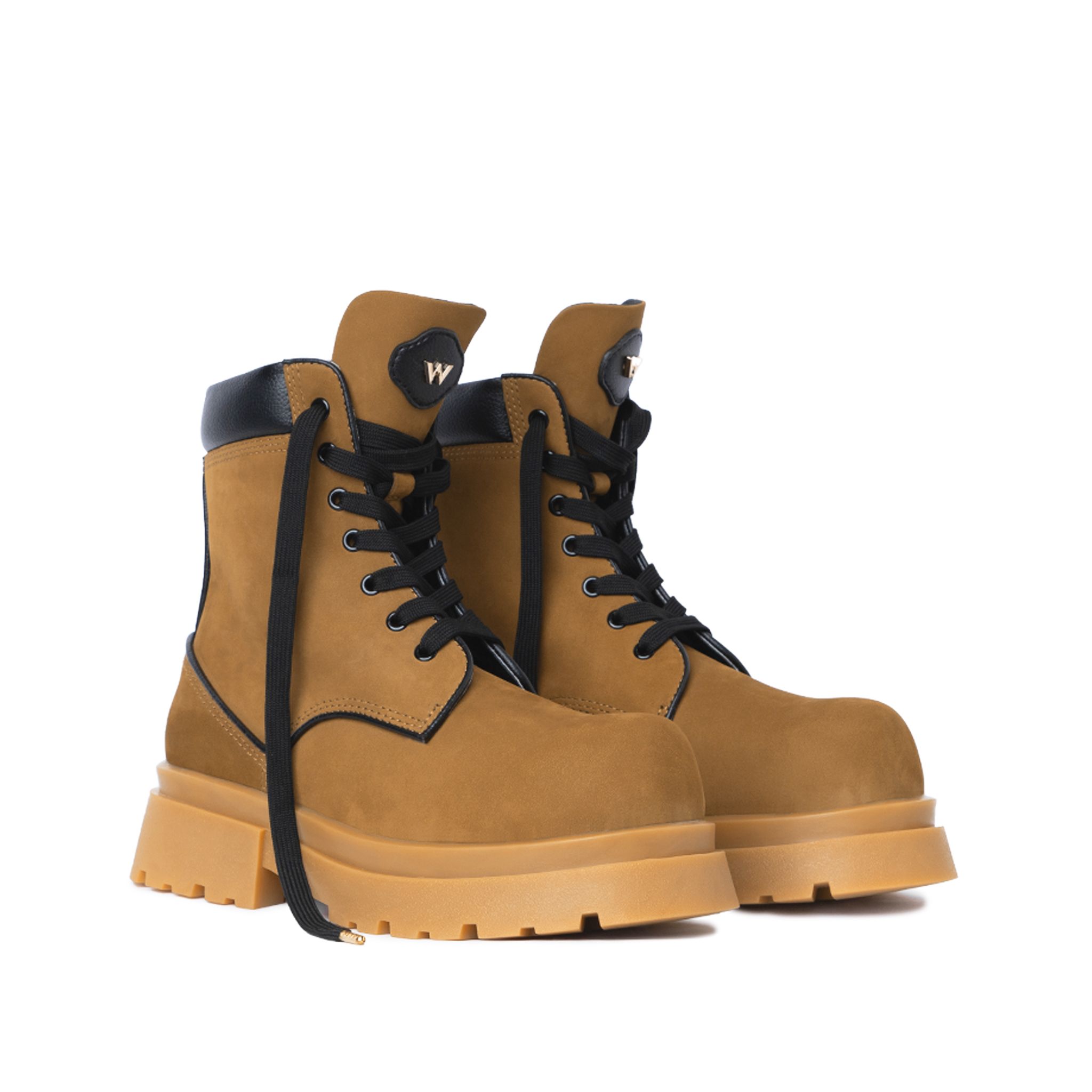 THE GIGANTIC WOLF COMBAT BOOT