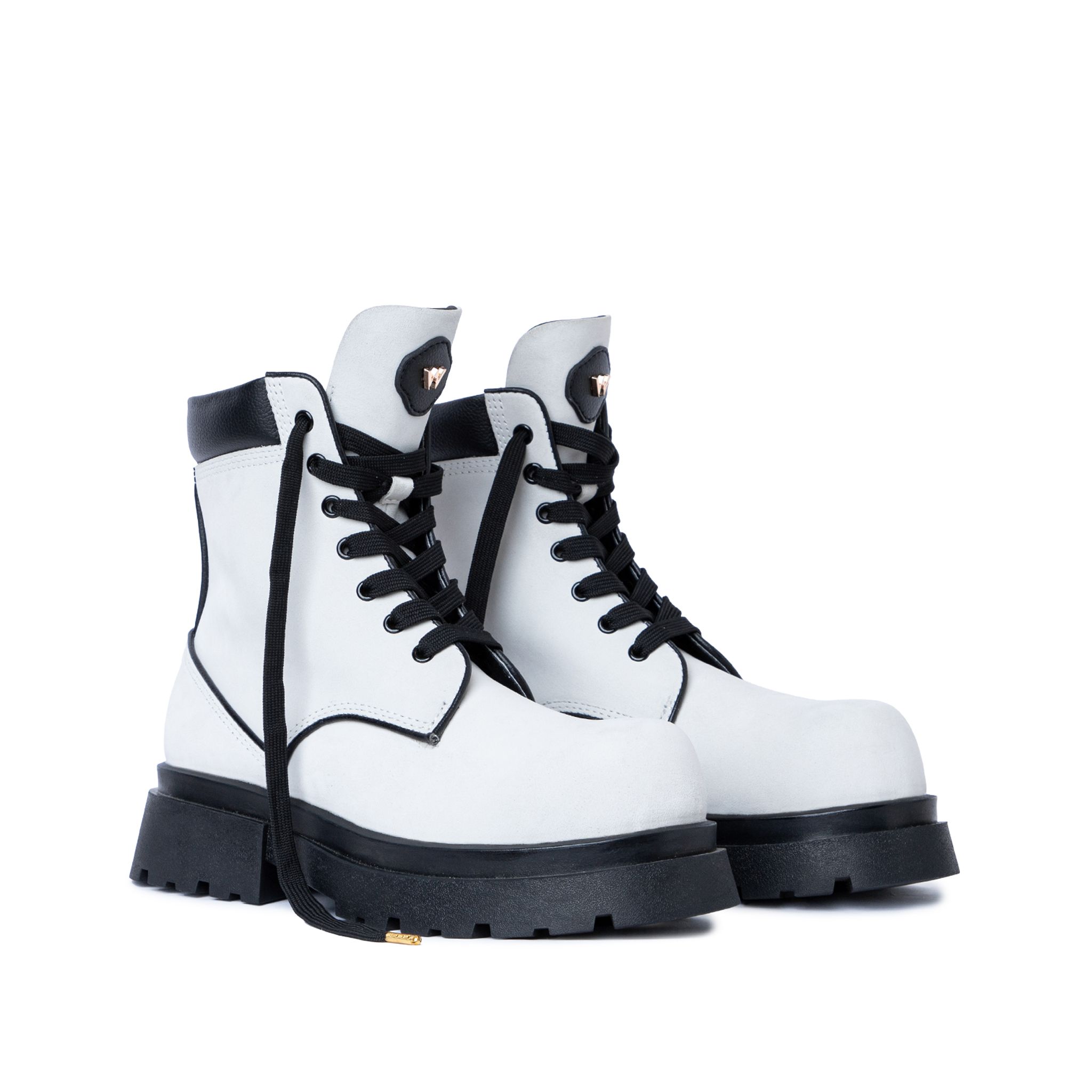 THE GIGANTIC WOLF COMBAT BOOT