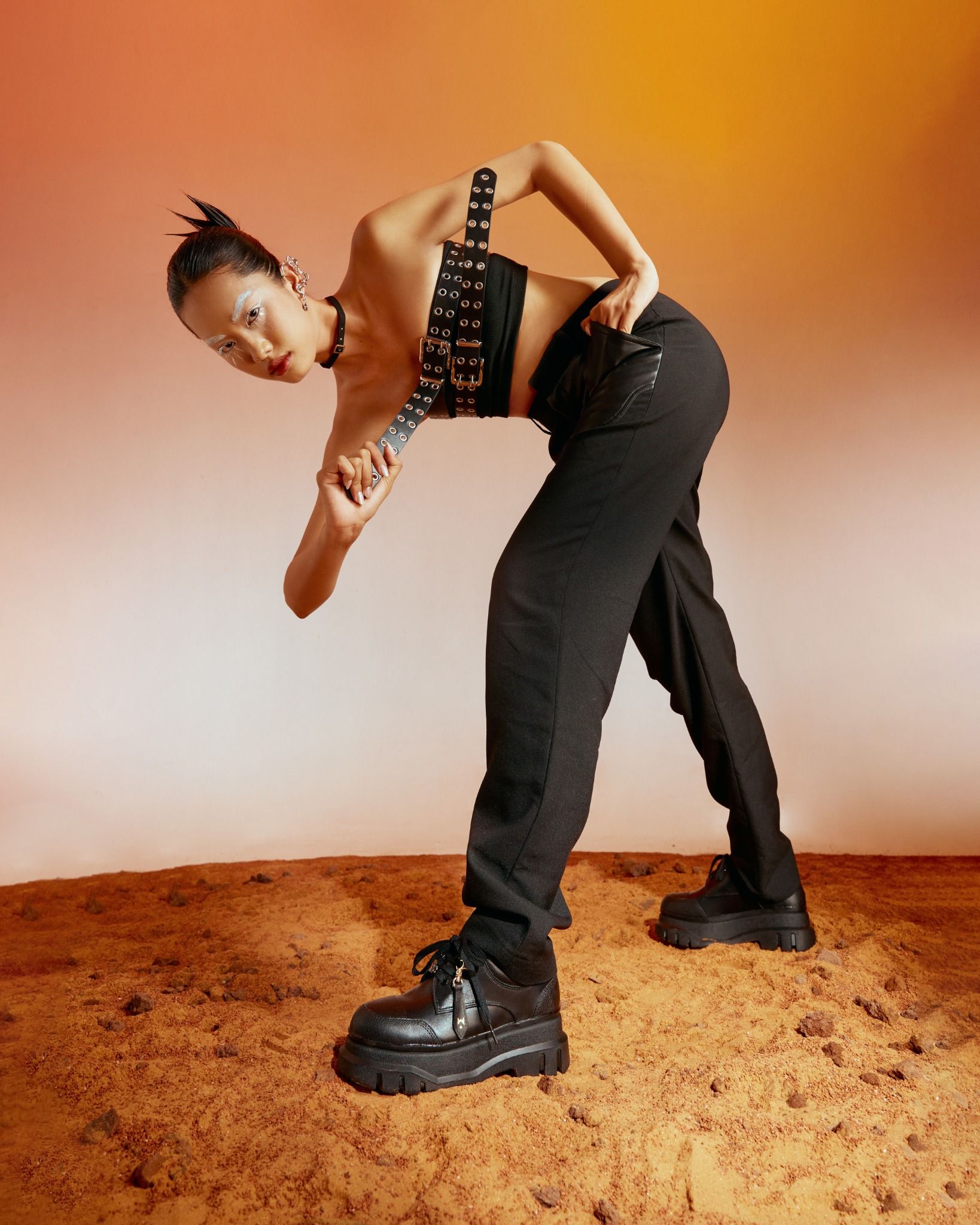THE MARS LADY WOLF DERBY - BLACK