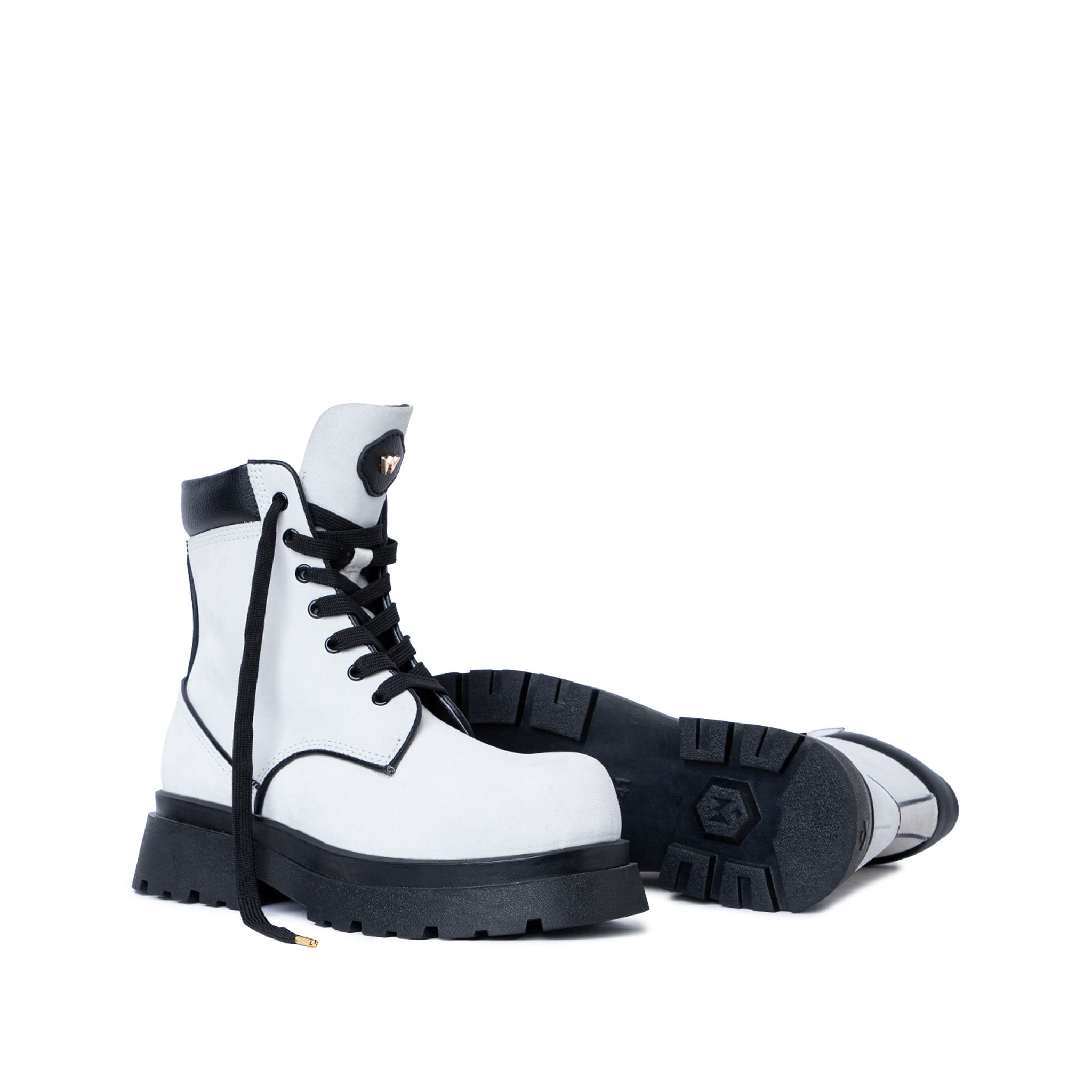 THE GIGANTIC WOLF COMBAT BOOT