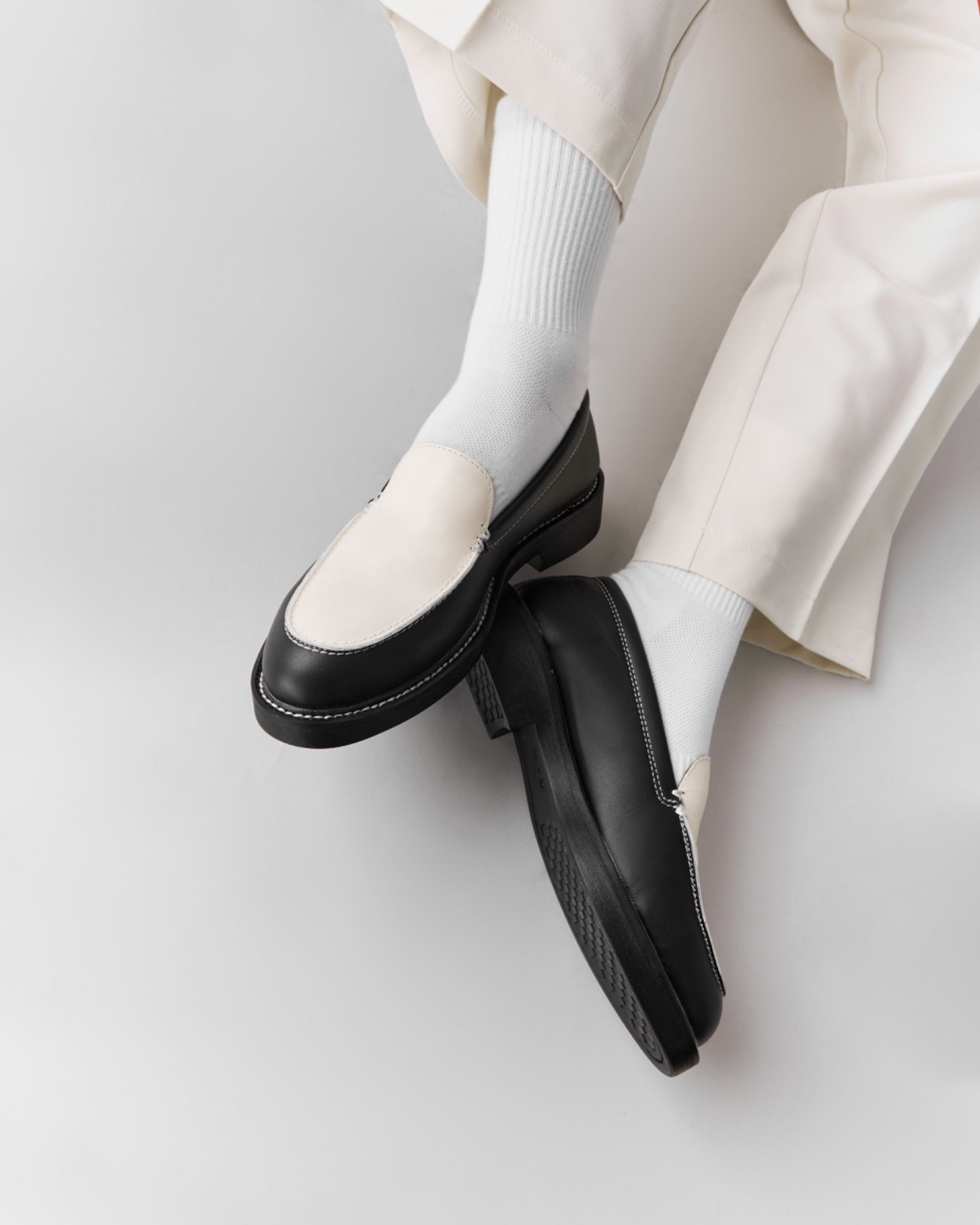 THE ELEGANT WOLF LOAFER - BLACK & OFFWHITE