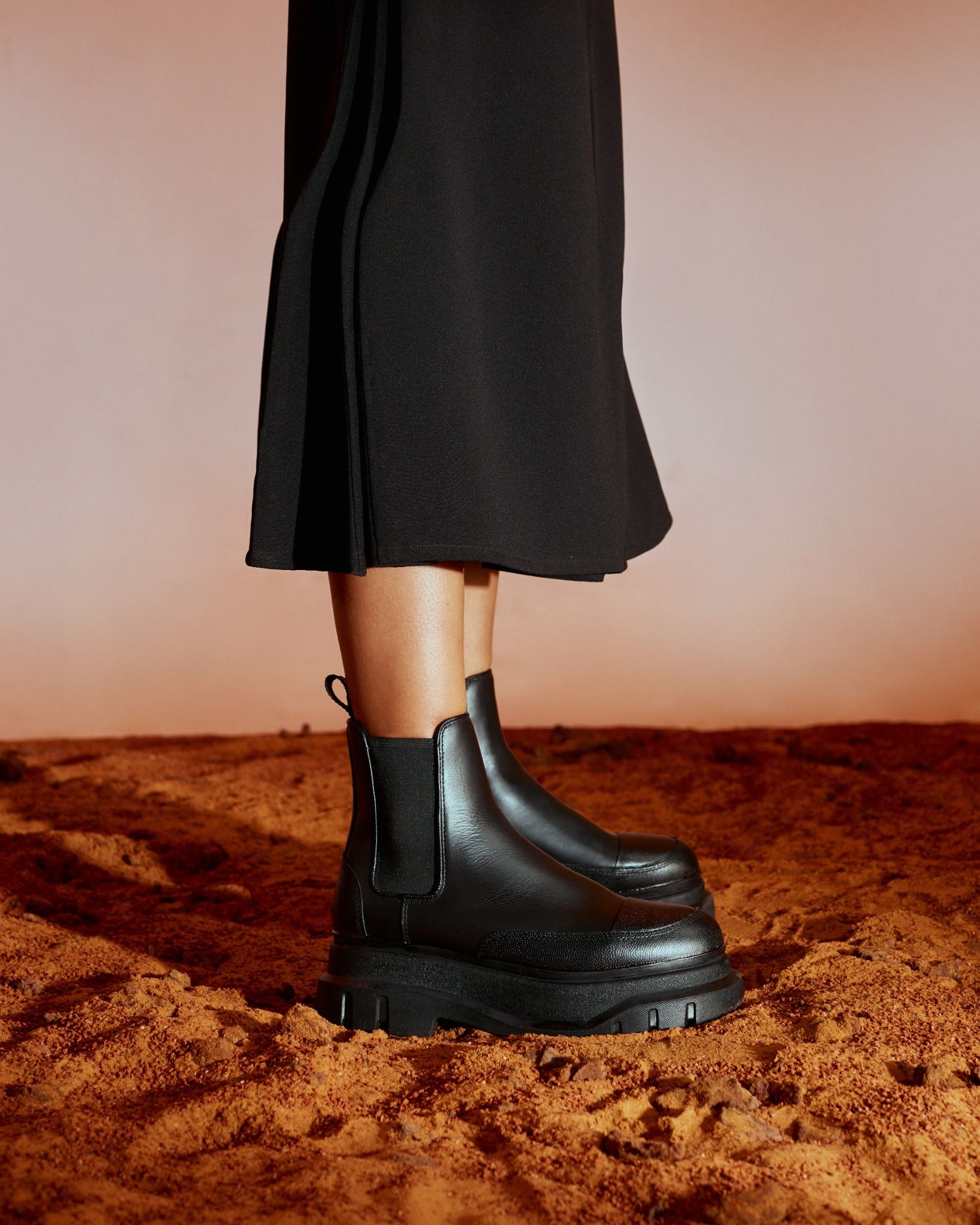 THE MARS LADY WOLF CHELSEA BOOT SPECIAL EDITION - BLACK