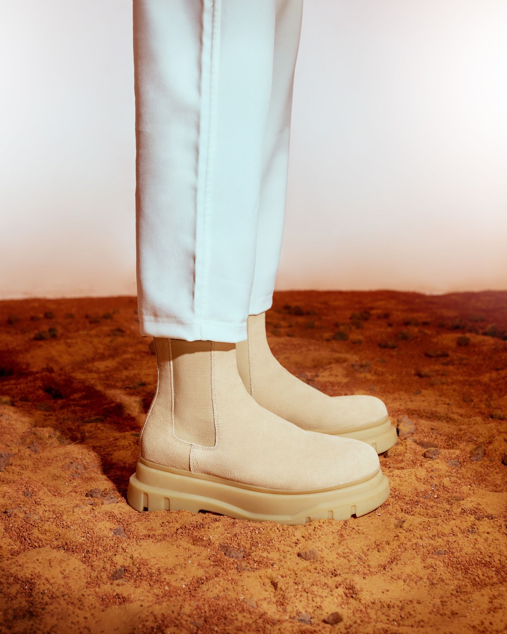 THE MARS WOLF CHELSEA BOOT - TAN SUEDE