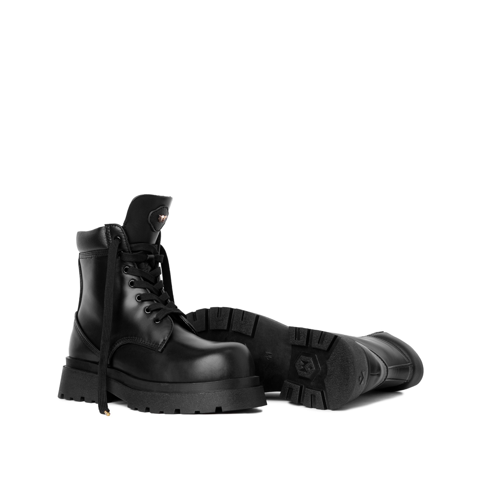 THE GIGANTIC WOLF COMBAT BOOT