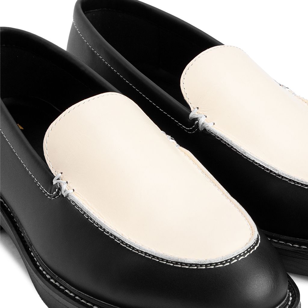 THE ELEGANT WOLF LOAFER - BLACK & OFFWHITE
