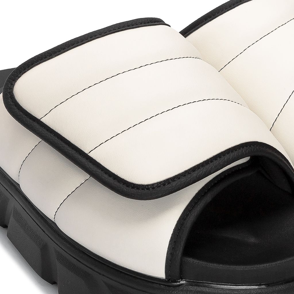 THE LARVA LADY WOLF SLIDE SANDAL - CREAM WHITE