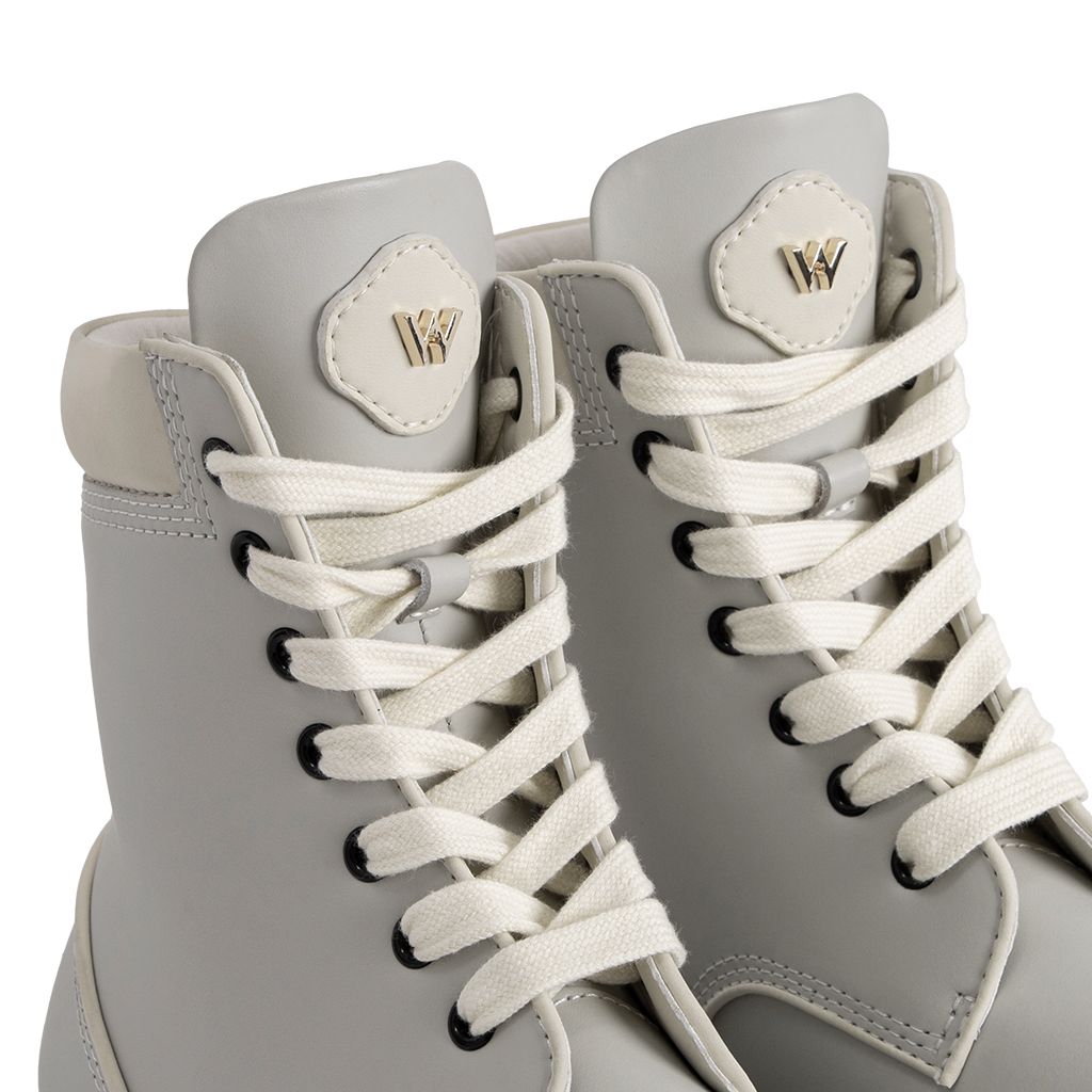 THE GIGANTIC WOLF COMBAT BOOT