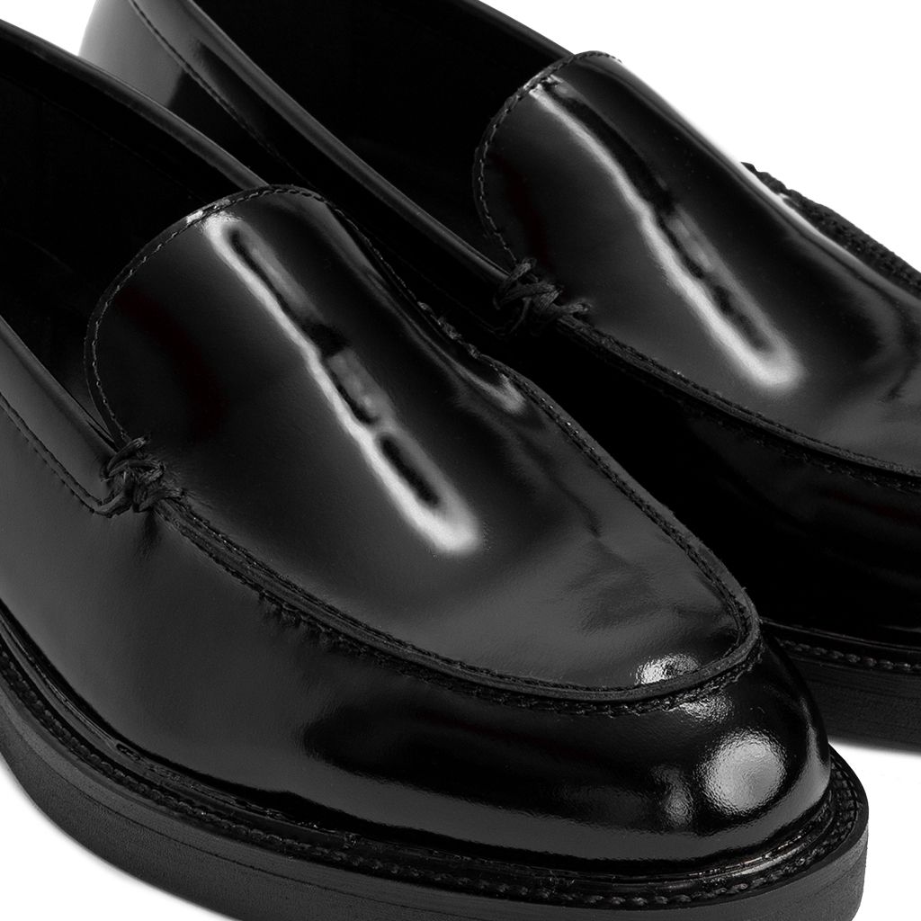 THE ELEGANT WOLF LOAFER - SHINY BLACK