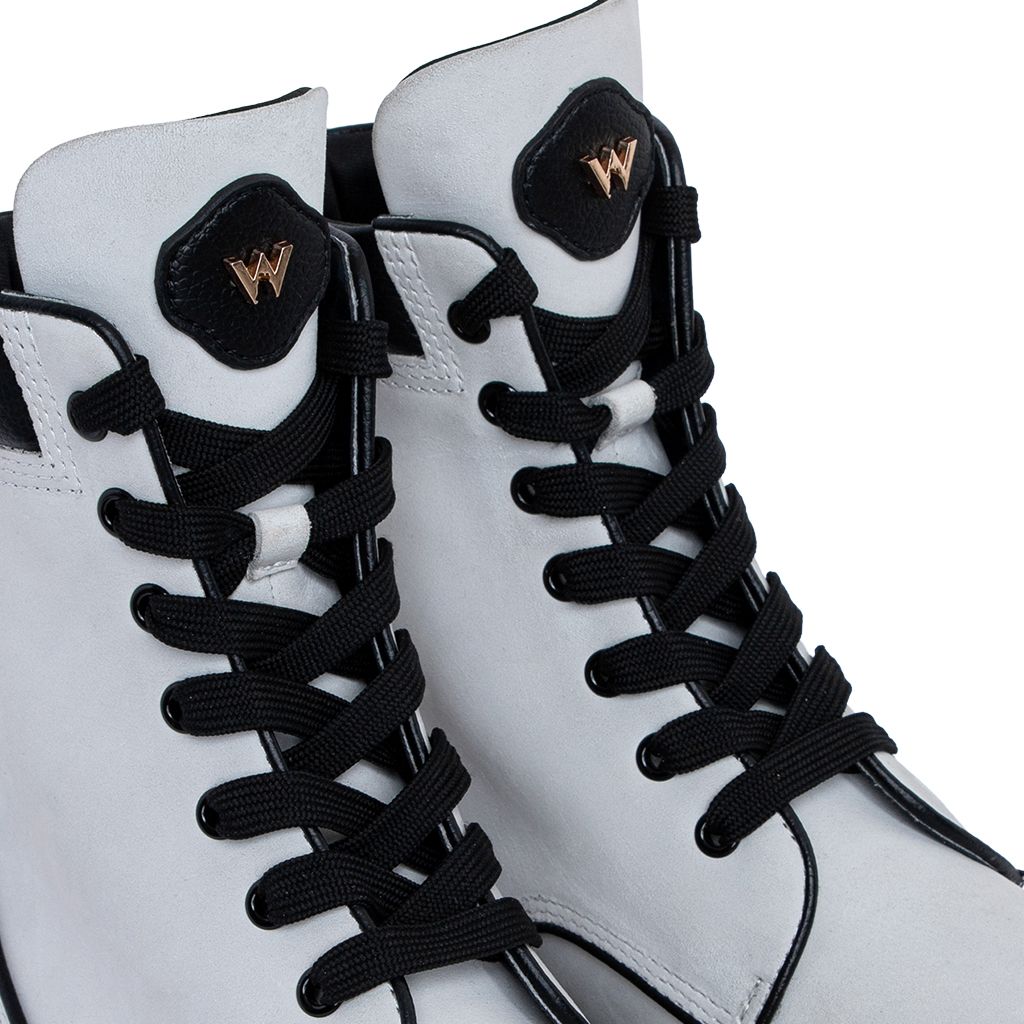 THE GIGANTIC WOLF COMBAT BOOT