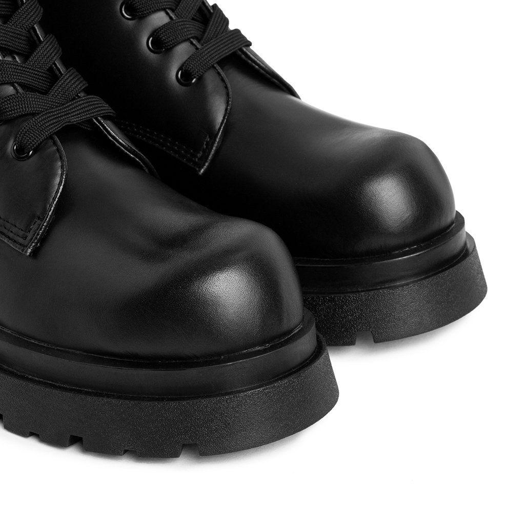 THE GIGANTIC WOLF COMBAT BOOT