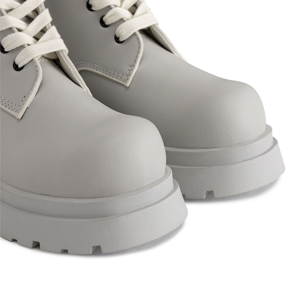 THE GIGANTIC WOLF COMBAT BOOT