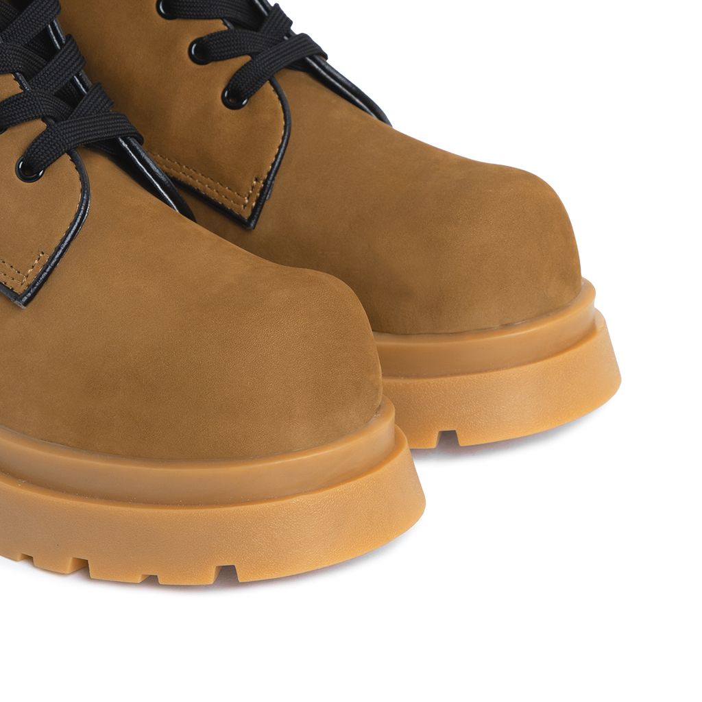 THE GIGANTIC WOLF COMBAT BOOT