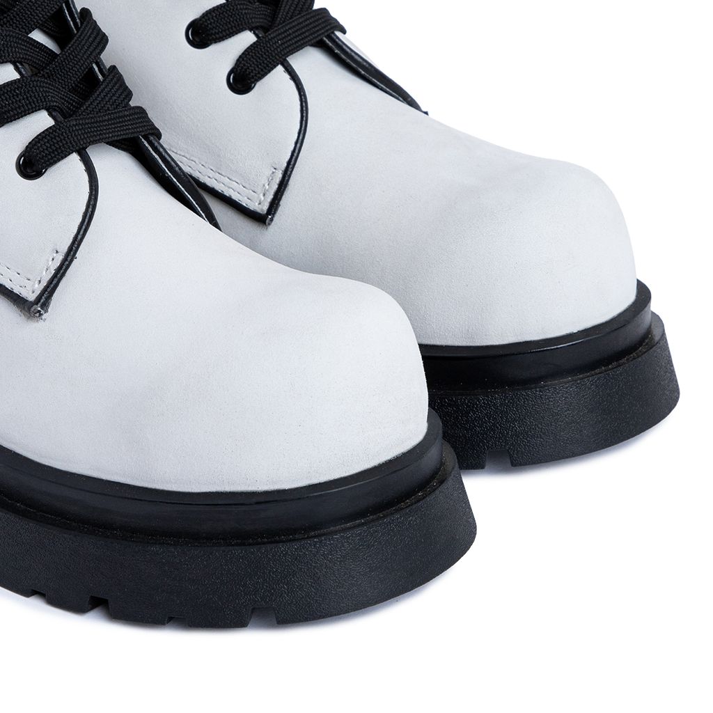 THE GIGANTIC WOLF COMBAT BOOT