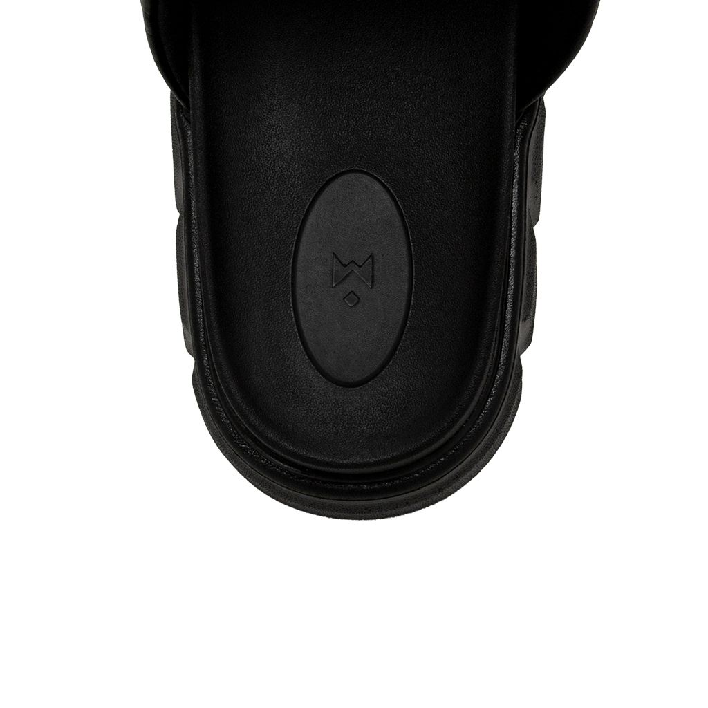 THE LADY WOLF ESSENTIAL MONOGRAM SLIDE SANDAL - BLACK
