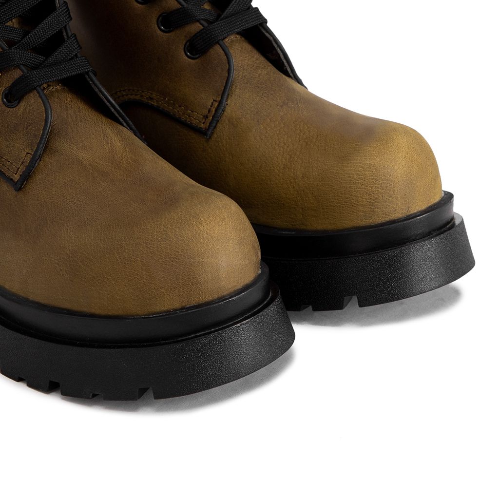 THE GIGANTIC WOLF COMBAT BOOT
