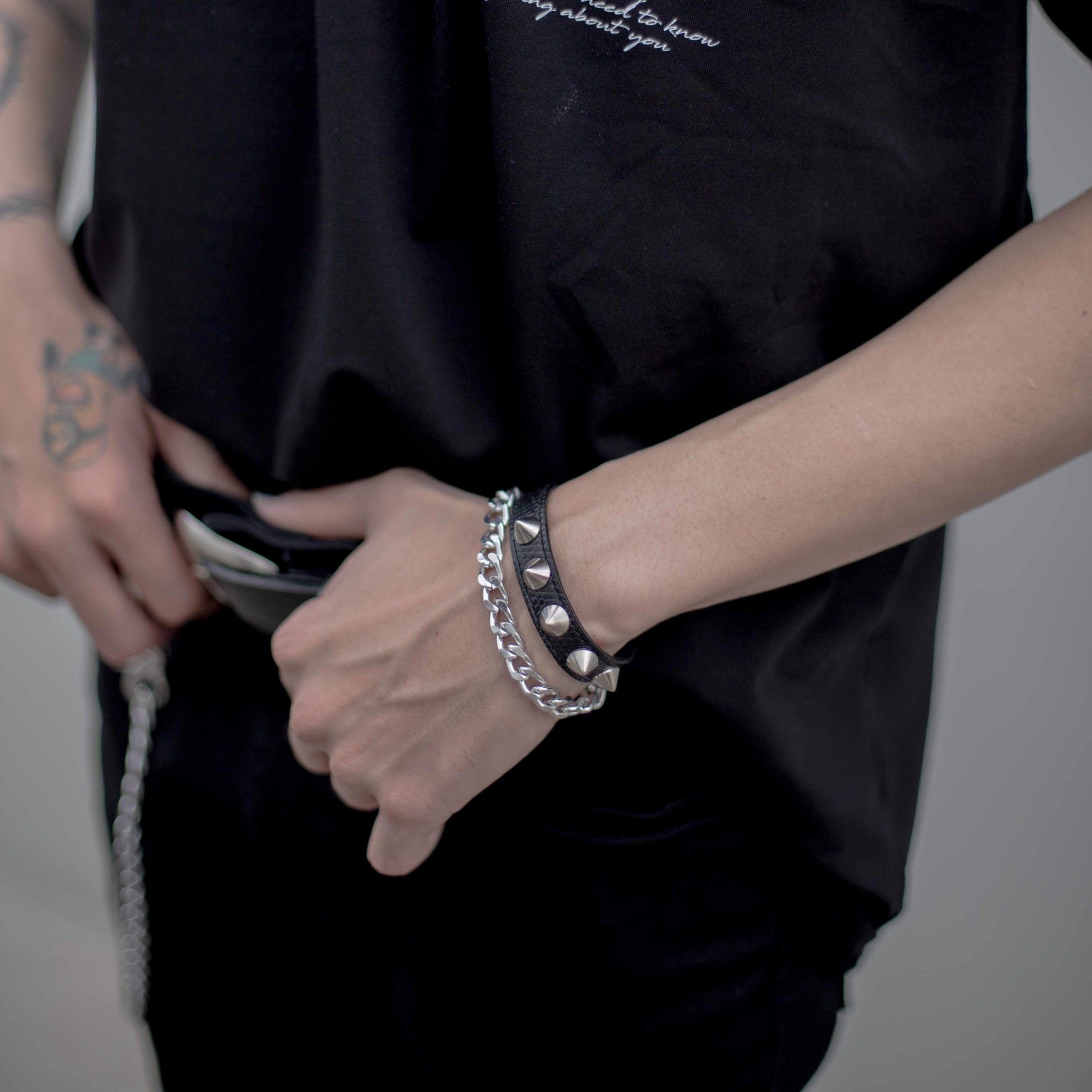 THE RISING WOLF BRACELET – BLACK LIZARD
