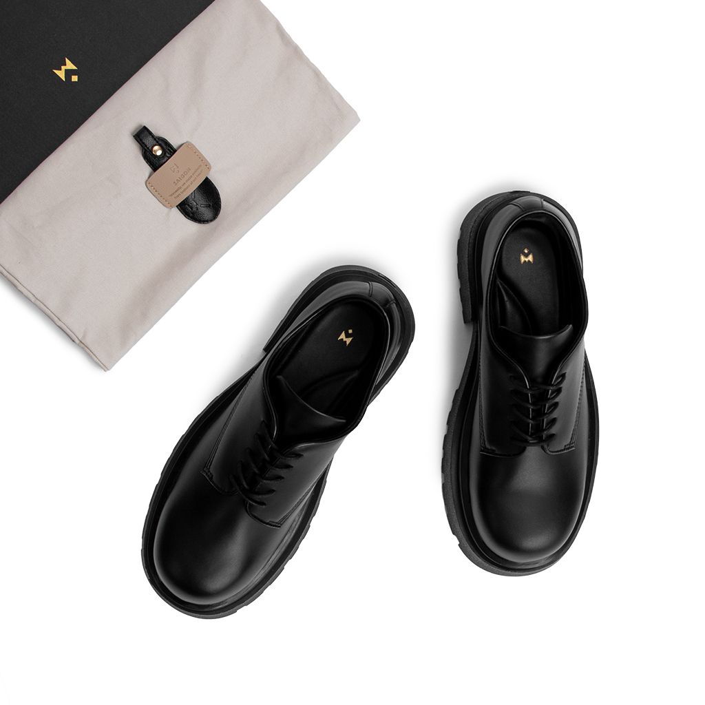 THE CHUNKY WOLF DERBY SS24 - BLACK