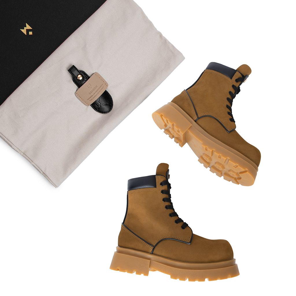 THE GIGANTIC WOLF COMBAT BOOT