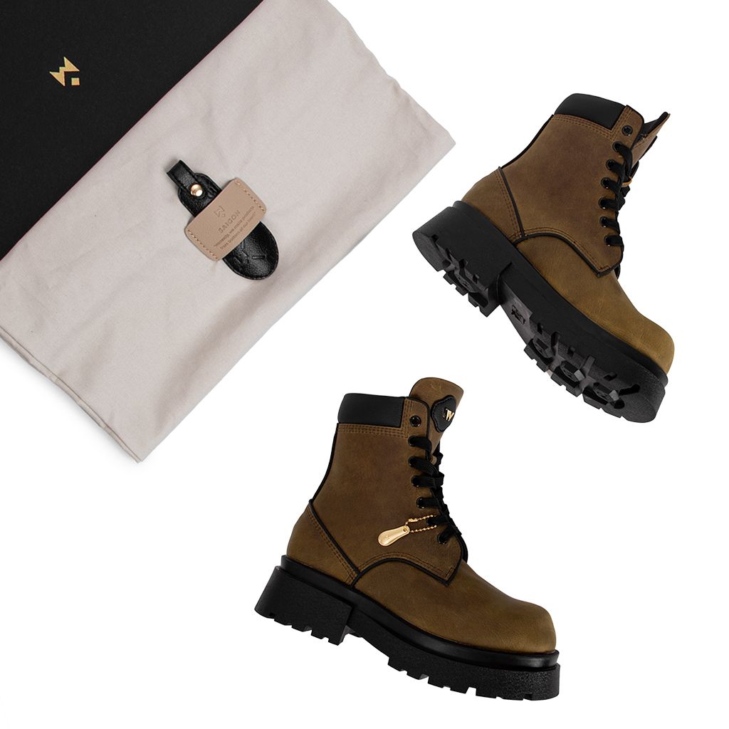 THE GIGANTIC WOLF COMBAT BOOT