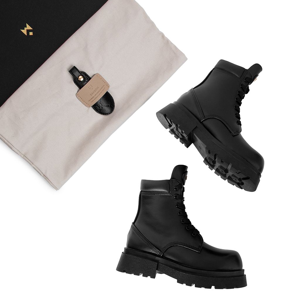 THE GIGANTIC WOLF COMBAT BOOT