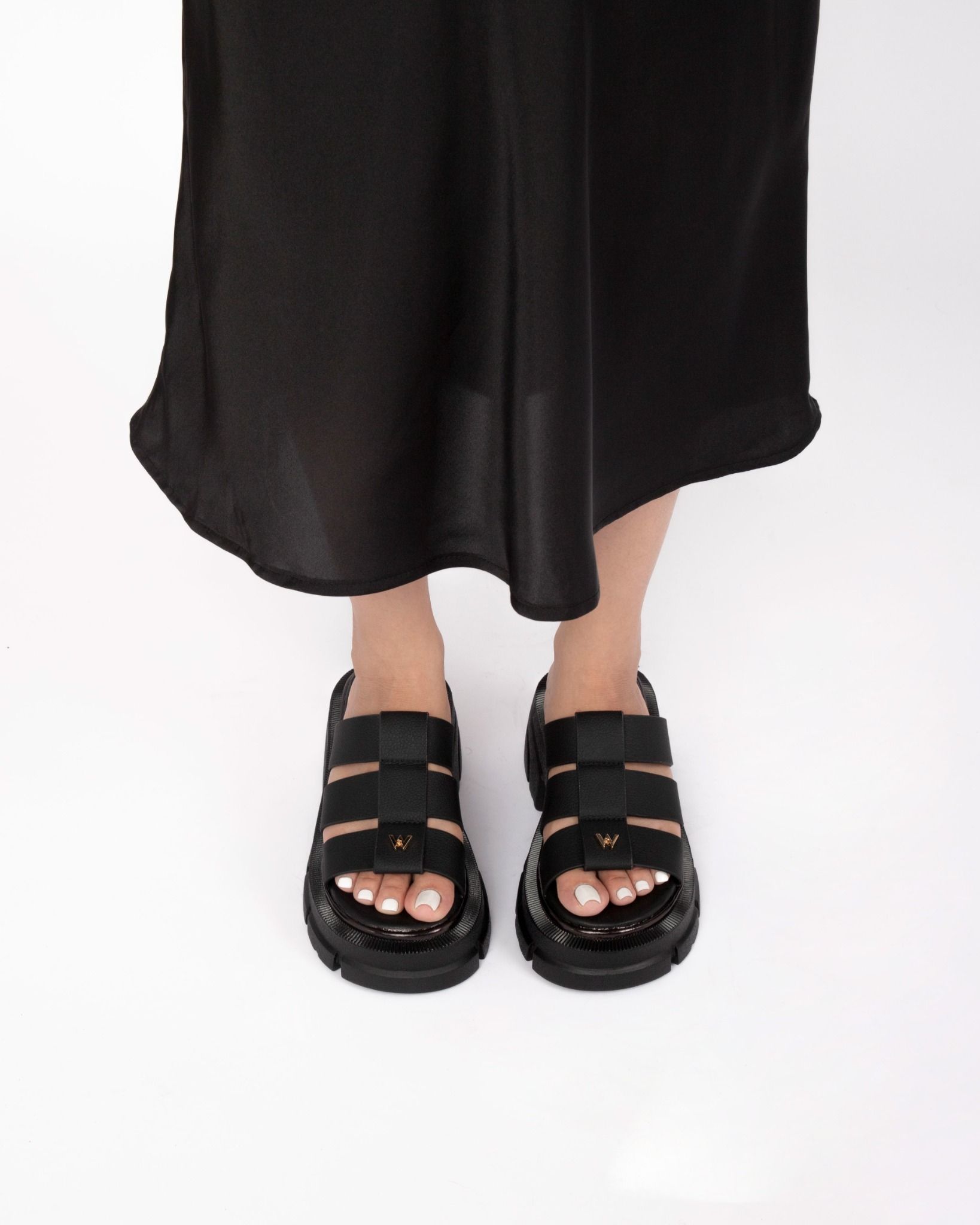 THE QUEEN WOLF CAGE SANDAL - BLACK