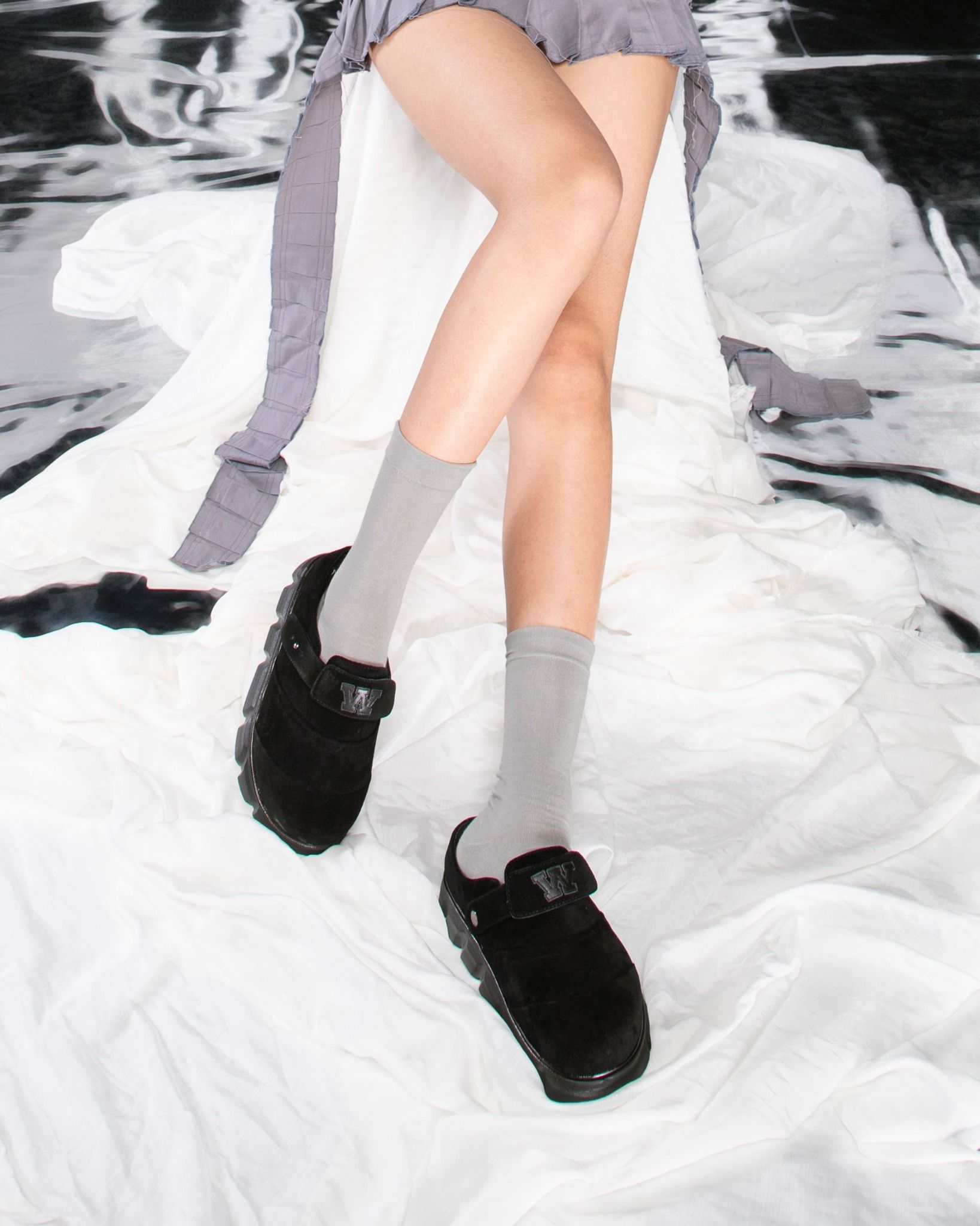 THE LADY WOLF R&E MULE SANDAL - BLACK SUEDE