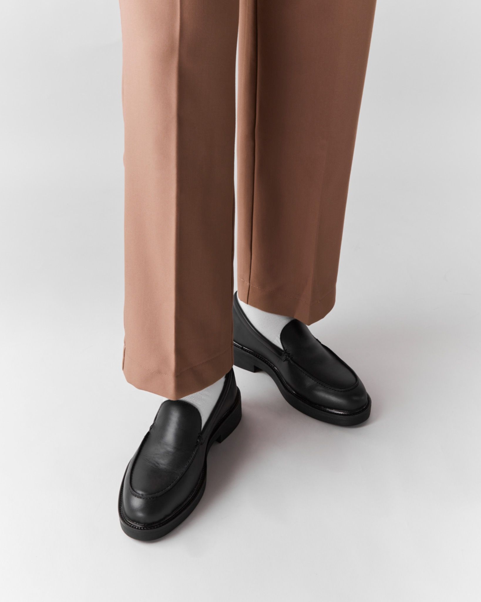 THE ELEGANT WOLF LOAFER - BLACK