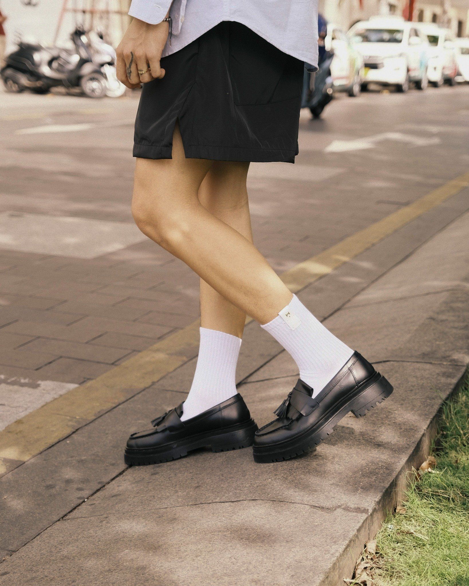 THEWOLF CHUNKY TASSEL LOAFER - BLACK