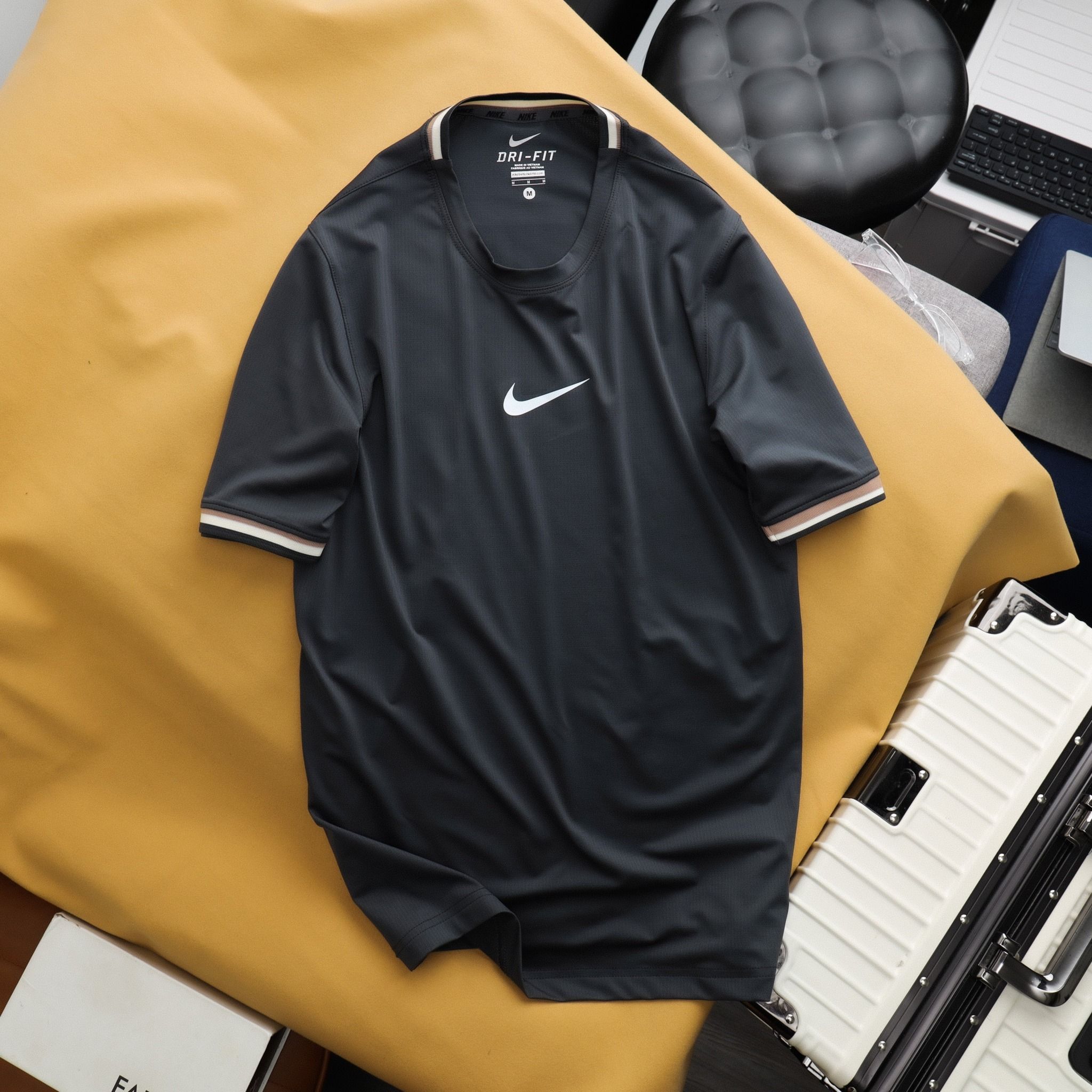  Áo Nike Training Logo Giữa 2023 