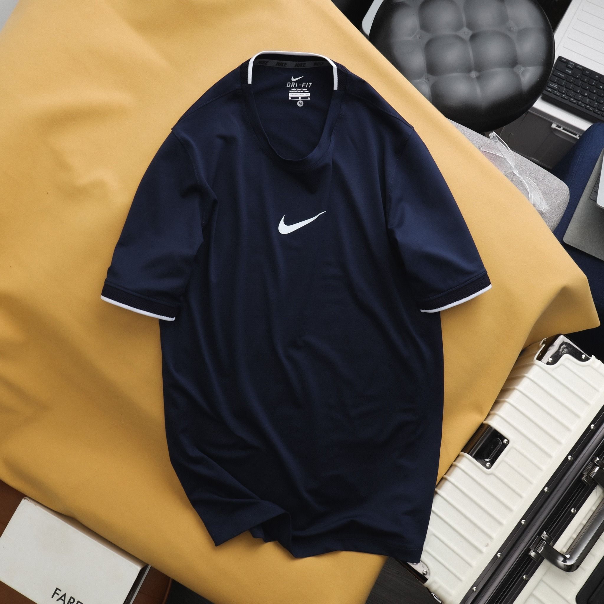  Áo Nike Training Logo Giữa 2023 