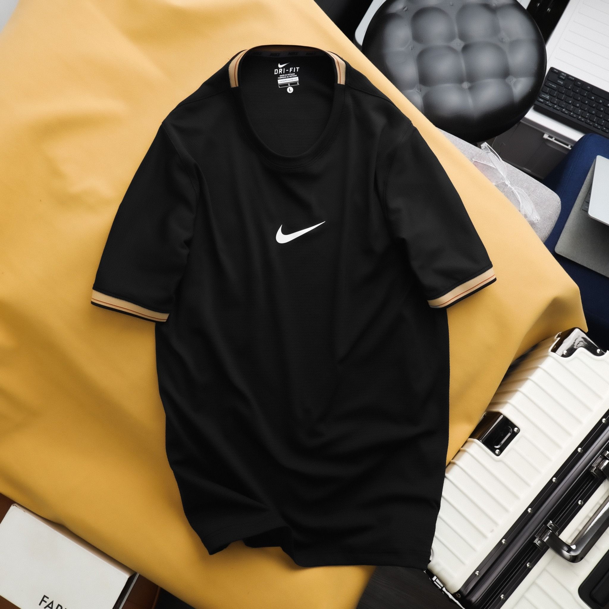  Áo Nike Training Logo Giữa 2023 