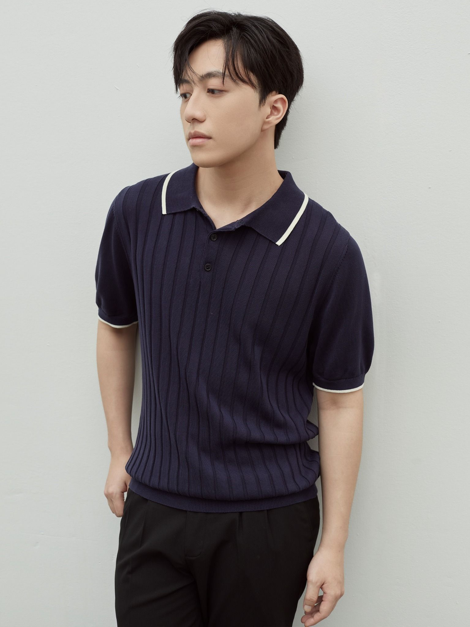 Line Collar Knit Top