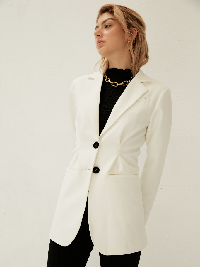 Blazer Trắng Nút Đen