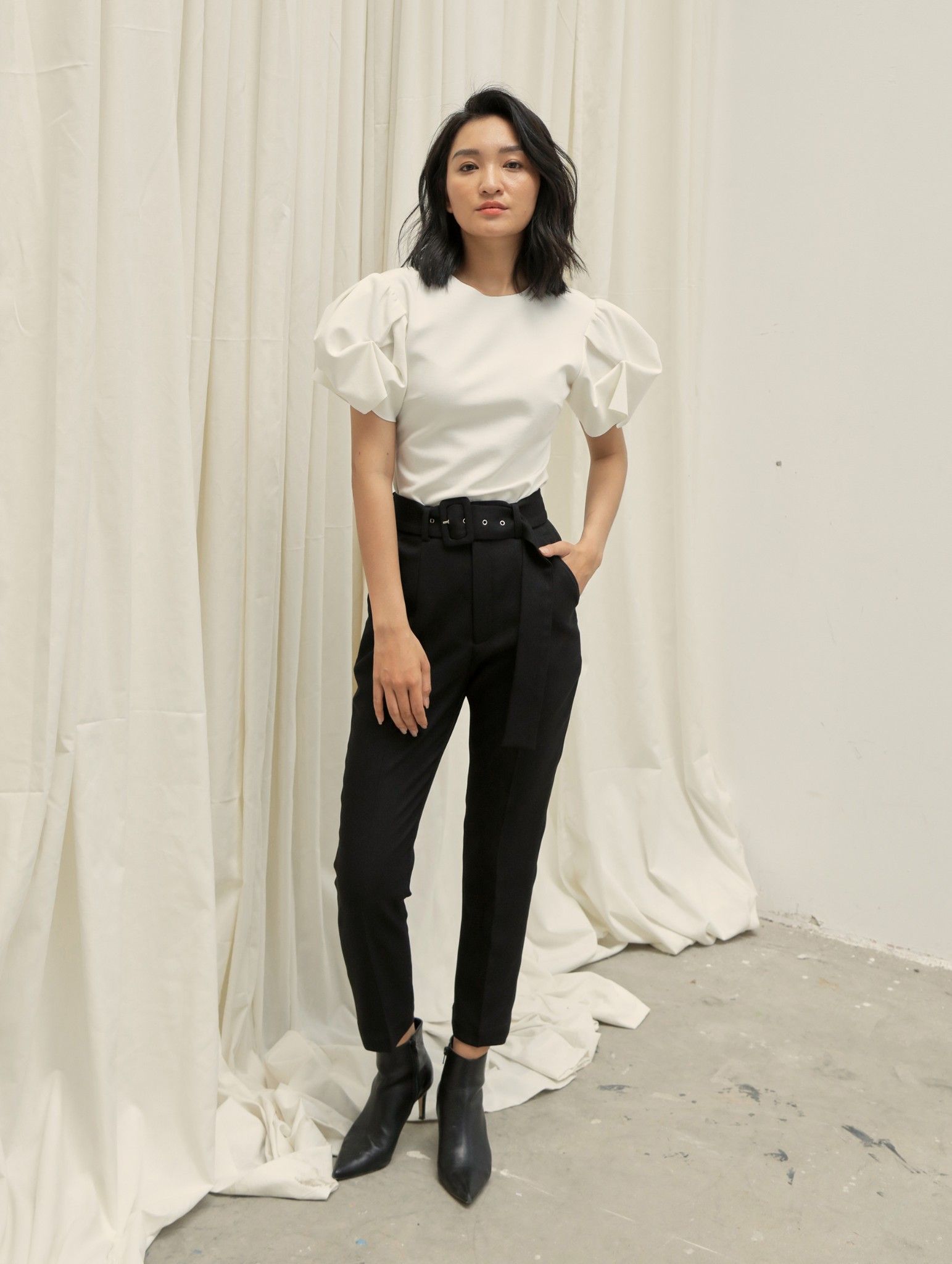 Quần Côn Basic Đen Kèm Belt