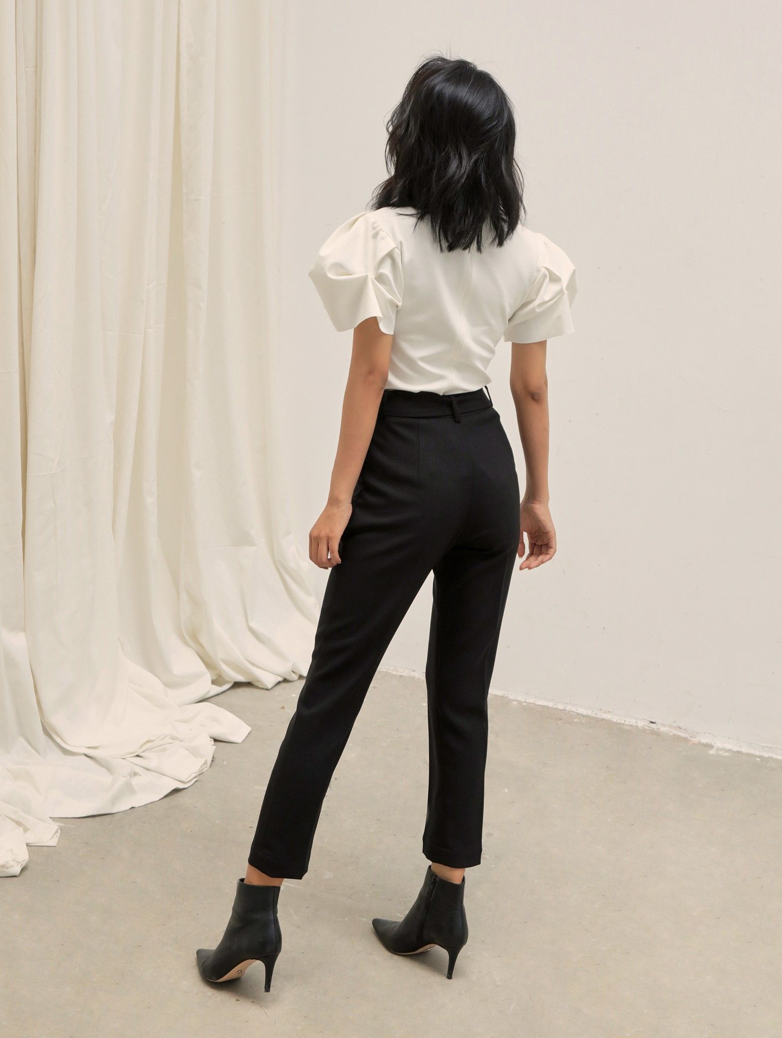 Quần Côn Basic Đen Kèm Belt