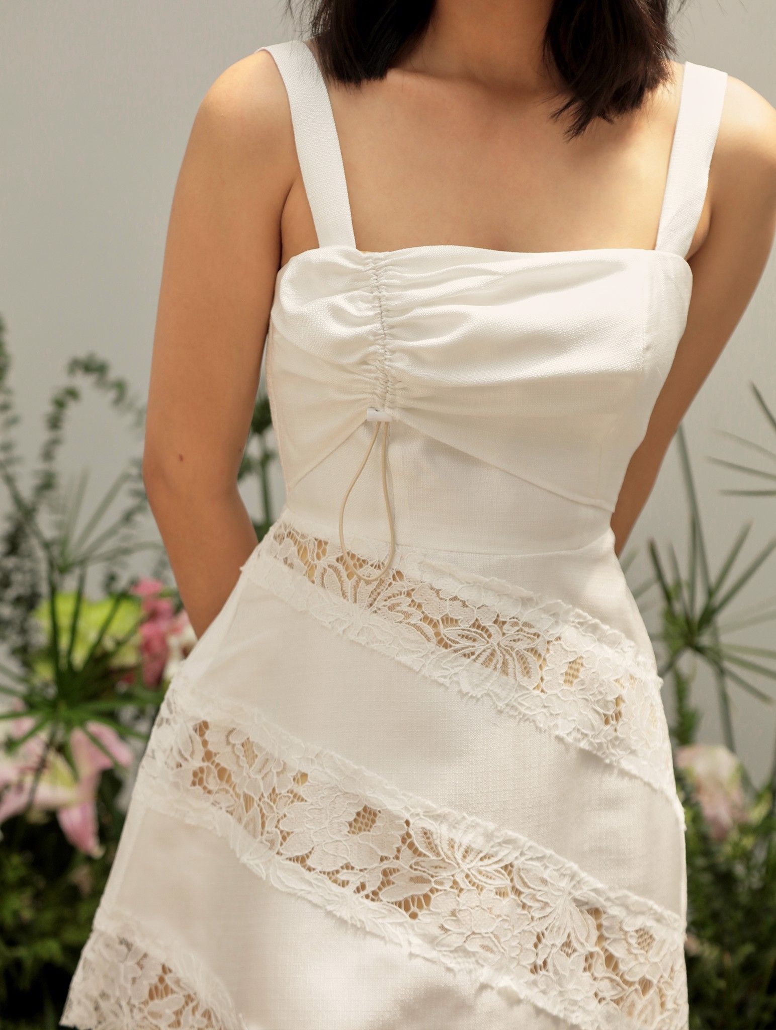 Đầm 2 Dây Trắng Phối Ren Dự Tiệc