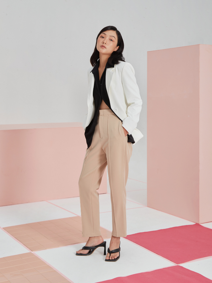 Blazer Trắng Form Fit