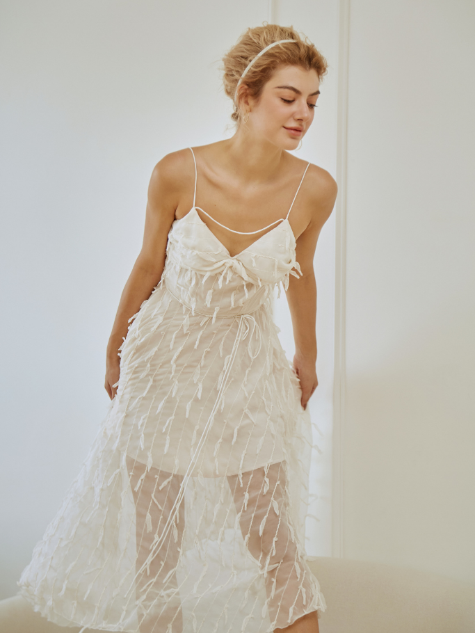 Đầm 2 Dây Trắng Maxi Xoắn Nơ