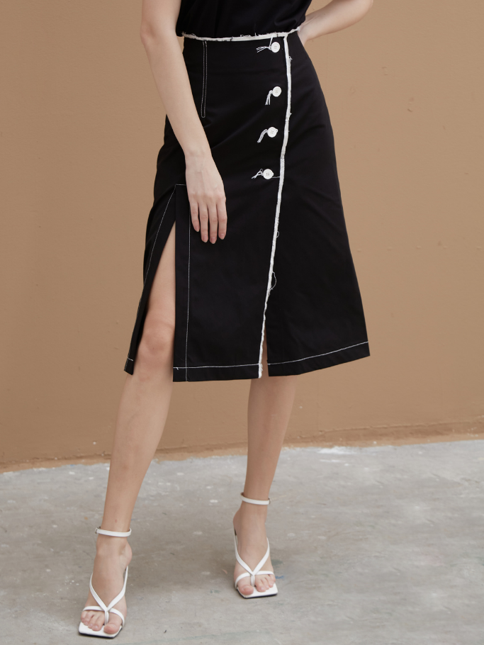 Váy Midi Đen Xẻ Phối Trắng
