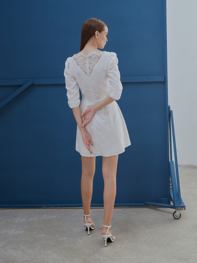 Đầm Ren Trắng Twist Ngực Dự Tiệc