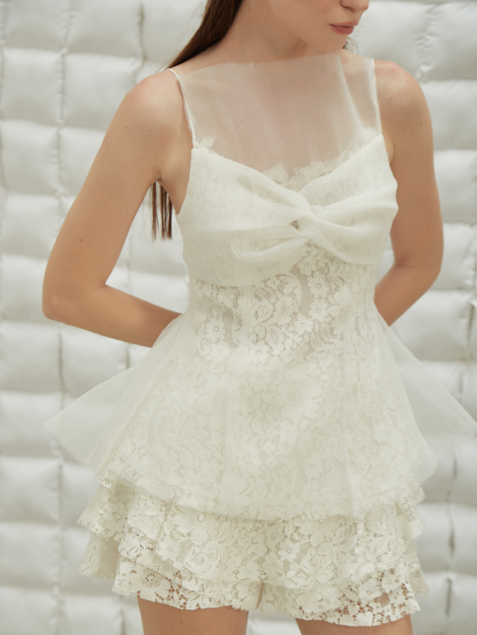 Áo Ren Trắng 2 Dây Peplum