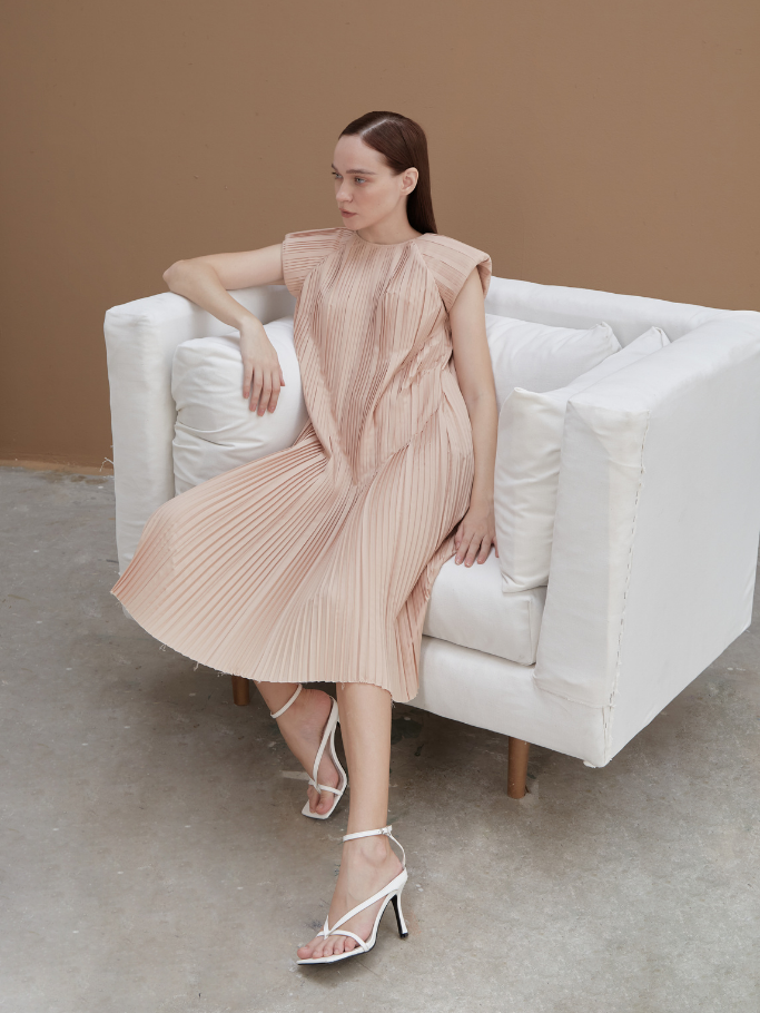 Đầm Nude Dập Ly Vai Độn Dự Tiệc