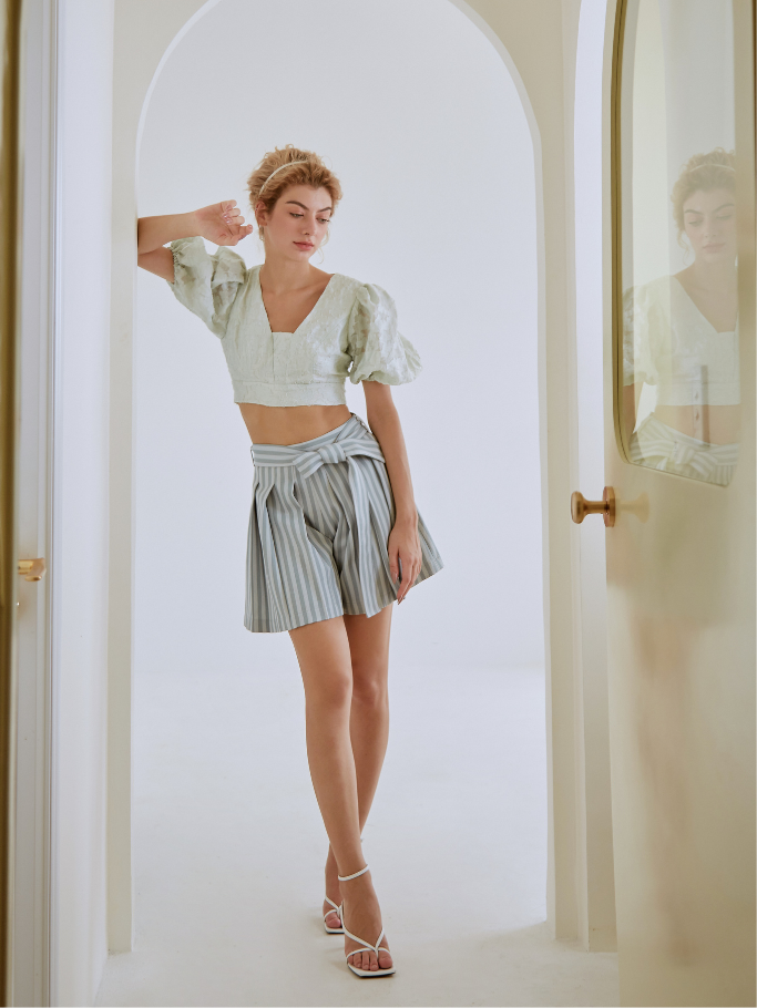 Quần Short Xanh Sọc Kèm Belt