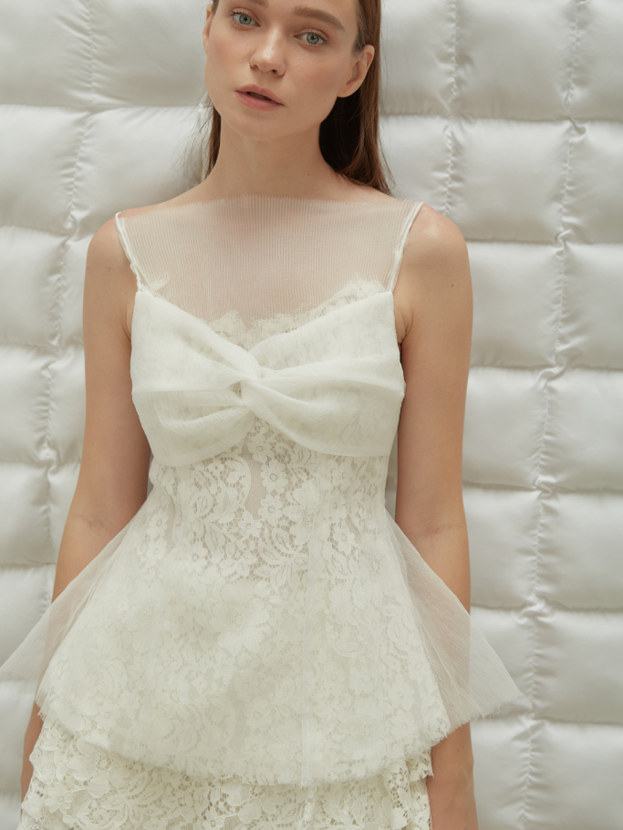 Áo Ren Trắng 2 Dây Peplum