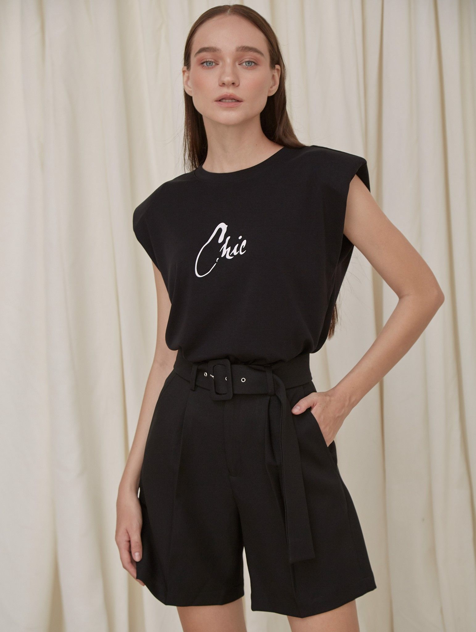 Quần Short Đen Kèm Belt