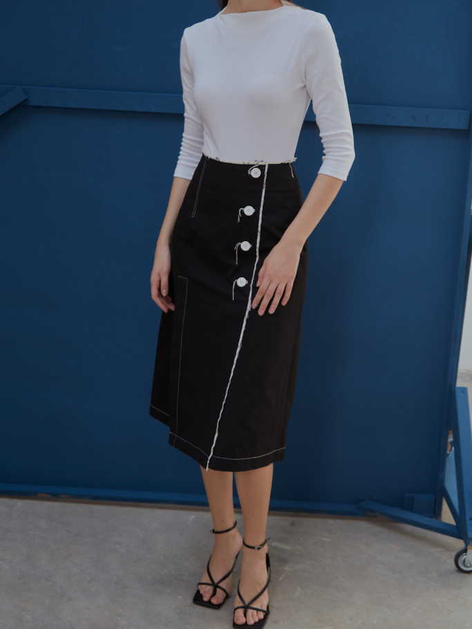 Váy Midi Đen Xẻ Phối Trắng