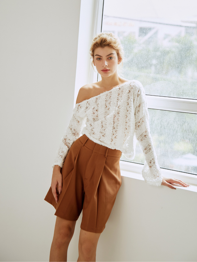 Áo Trắng Pattern Lệch 1 Vai